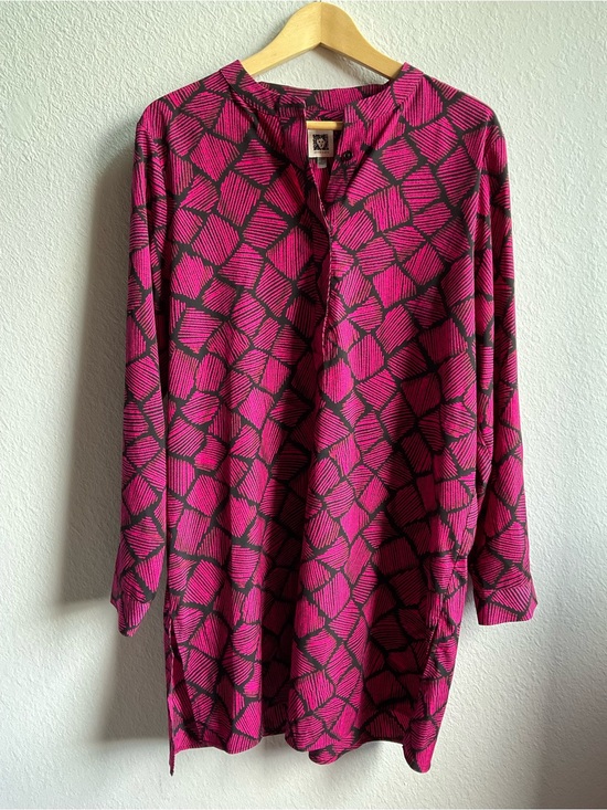 Anne Klein Dresses & Skirts - Anne Klein Magenta & Black Geometric Long Sleeve Tunic Dress